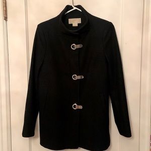 Michael Kora black wool jacket w/ grommet and latch closure. Sz Sm